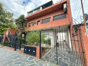 PH de 3 ambientes con patio y cochera