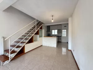 Duplex de 3 ambientes con balcon y cochera