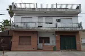 CASA 3 y 4 amb. IDEAL DOS FLIAS