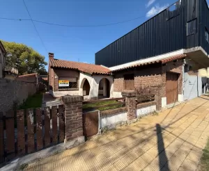 Casa en Venta - 3 amb con quincho y jardín. Villa Ballester.