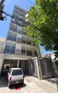 Departamento 3 ambientes al frente con cochera y parrilla