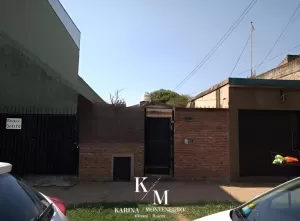 Casa 3 ambientes + local con baño sobre lote de 10 x 50