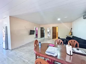 CASA 3 AMBIENTES CON PATIO Y COCHERA!