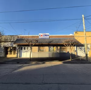 CASA  3 AMB C/ GARAGE, PATIO Y TERRAZA
