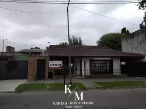 Casa 3 ambientes en Villa Ballester sobre 2 lotes