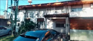Dúplex de 3 ambientes con cochera y fondo en Loma Hermosa