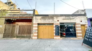 VENTA CASA CON LOCAL Y DEPOSITO EN VILLA LUGANO