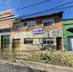 OPORTUNIDAD CASA 6 AMB A REFACCIONAR