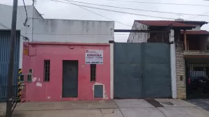 Excelente galpon 300 m2 + 75 m2 playa de carga  -FM - Gas
