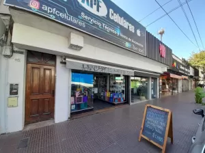 DOS LOCALES COMERCIALES MAS DOS PH MAS ESPACIO VERDE 300 MTS