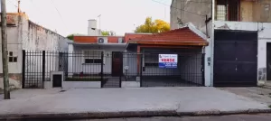 Casa 3 Ambientes - Cochera 2 Autos y Gran Fondo con Parrilla