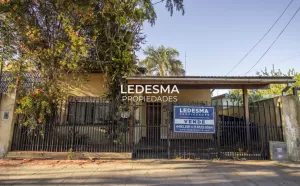 VENTA CASA 4 AMBIENTES CON COCHERA EN VENTA APTO CREDITO