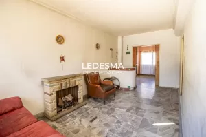 Casa en Venta Castelar 6 Ambientes con Garage y Amplio Fondo