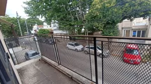 CASA 4 AMBIENTES C/GARAGE-PATIO - Permuta por Dpto.