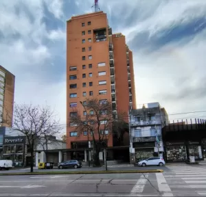 Muy buen departamento en San Isidro de 2 Amb con balcón y Co