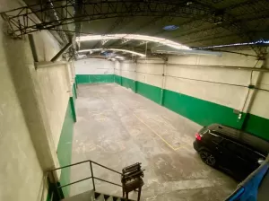 Galpón  en Venta  -  295 m2  en  Villa Lynch,