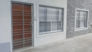 Hermoso PH de dos ambientes al frente con patio Digno de ver