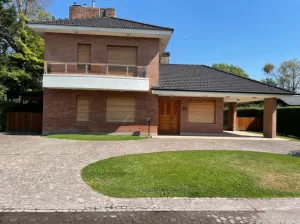 CASA EN COUNTRY MAPUCHE