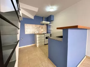 Departamento tipo duplex de 2 amb con balcón