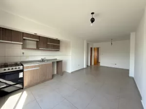 Departamento de 2 ambientes con balcon y cochera