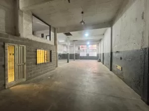 Galpón 240 m2 a mts Av Triunvirato