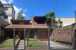 Excelente Chalet de 4 amb.  en ubicación privilegiada