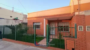CASA 3 AMBIENTES CON COCHERA, PATIO Y TERRAZA