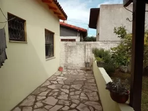 Casa 3 ambientes c/cochera y patio