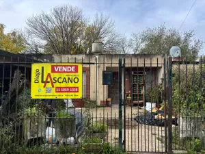 Casa en barrio Gendarmeria con gran lote