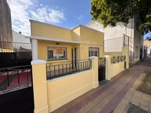 Venta Casa 3 Ambientes con amplio parque y pileta.