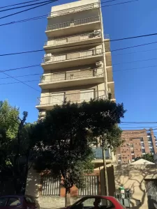 DEPARTAMENTO DE TRES AMBIENTES CENTRO DE VILLA BALLESTER