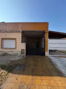 SE ALQUILA PROPIEDAD 3 AMBIENTES EN VILLA LUZURIAGA