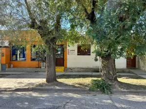VENTA  - CASA CON LOCAL EN BARRIO OBRERO