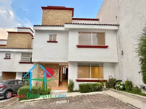 Casa en privada con 4 recámaras y terraza interior