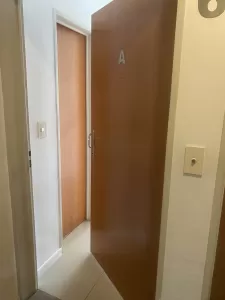DEPARTAMENTO DE TRES AMBIENTES CON COCHERA CUBIERTA