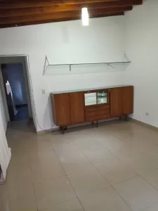 CASA CON COCHERA EN ALQUILER