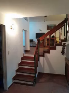 HAEDO,CASA TIPO TRIPLEX,4AMBIENTES,COCHERA,EXCELENTE PROPIED
