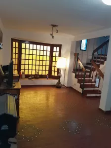 HAEDO,CASA TIPO TRIPLEX,4AMB-COCHERA,EXCELENTE PROPIED