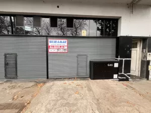 LOCAL COMERCIAL DE 30 M2 CON BAÑO Y PEQUEÑA COCINA.