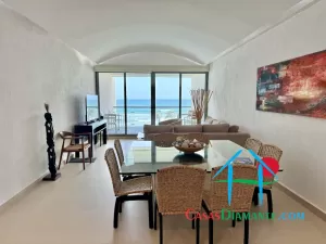 Departamento a pie de playa con 4 recámaras y vista al mar