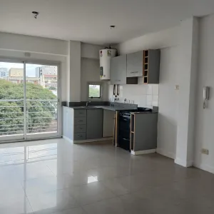 Hermoso semi piso 2 amb. a mts. de la Plaza San Martin