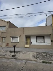 CASA 3 AMB C/PATIO Y JARDIN sobre  Spano 600m estacion Bosch