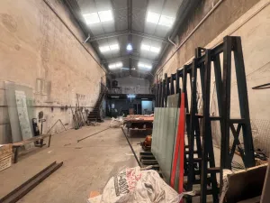 Galpón 300 m² en Alquiler en Villa Lynch
