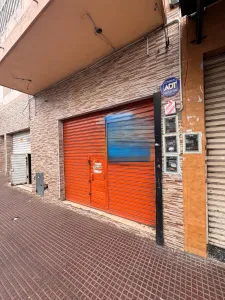 Local en alquiler - a metros de la estación J L Suarez