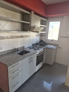SE ALQUILA 3 AMBIENTES CON COCHERA EN VILLA CELINA