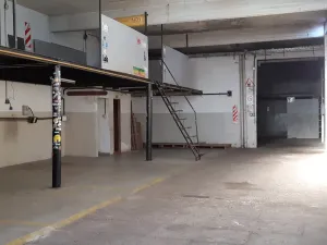 Galpón 380 m2 cubiertos a mts. Av. Pte. Perón