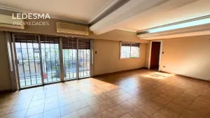 PH 6 Ambientes con Cochera, Patio y Balcon en Alquiler